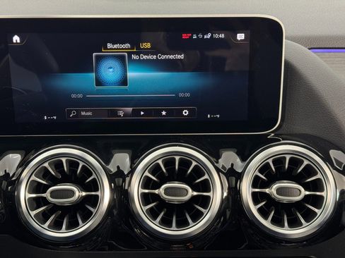 Used 2021 Mercedes-Benz GLA 35 AMG 4MATIC w/ Premium Package image 26