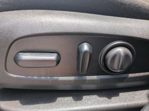 Used 2018 Chevrolet Equinox LT FWD image 16