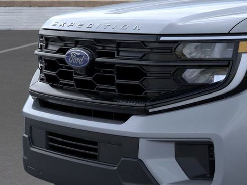 New 2025 Ford Expedition Active image 17