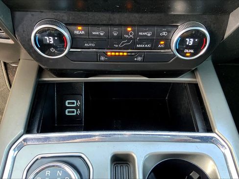 Used 2019 Ford Expedition XLT image 31