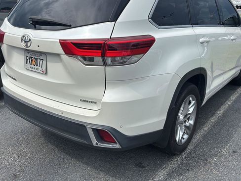 Used 2018 Toyota Highlander Limited FWD image 13
