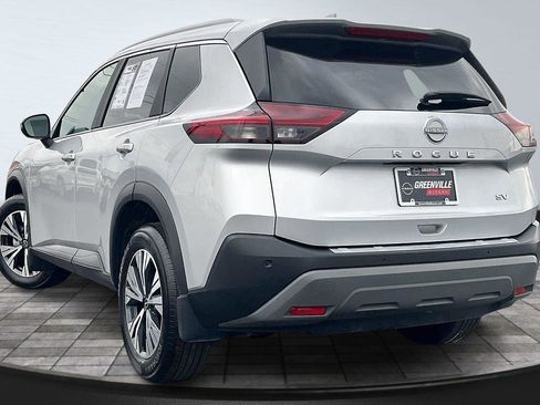 Used 2022 Nissan Rogue SV w/ SV Premium Package image 2