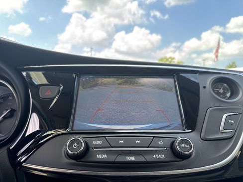 Used 2017 Buick Envision Essence FWD image 25