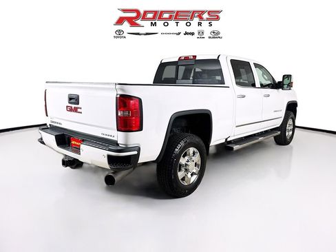 Used 2017 GMC Sierra 3500 Denali w/ Suspension Package, Off-Road AWD/4WD image 13