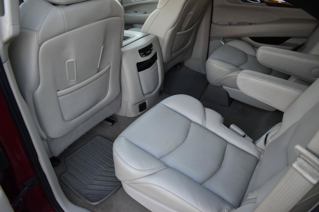 Used 2018 Cadillac Escalade Premium Luxury w/ LPO, Radiant Package AWD/4WD image 25