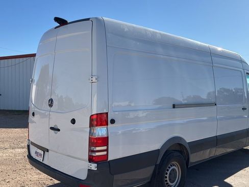 Used 2017 Mercedes-Benz Sprinter 2500 image 5
