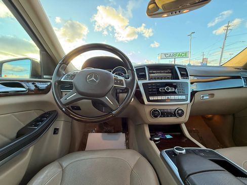 Used 2016 Mercedes-Benz GL 550 GL 550 4MATIC Sport Utility 4D image 30