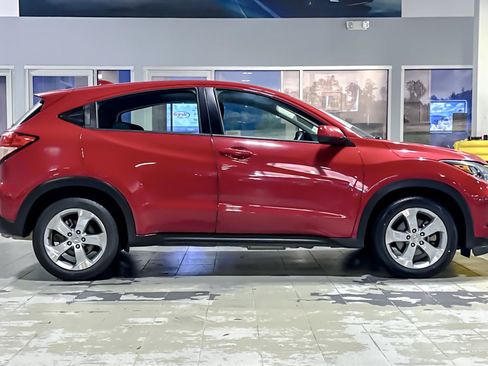 Used 2016 Honda HR-V LX image 7