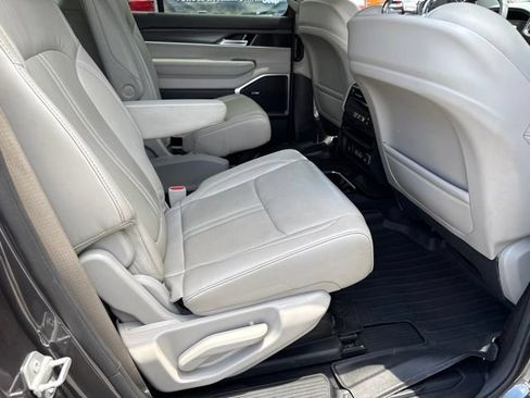 Used 2023 Jeep Wagoneer Series II w/ Premium Group I AWD/4WD image 28