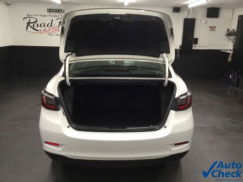 Used 2019 Toyota Yaris LE image 12