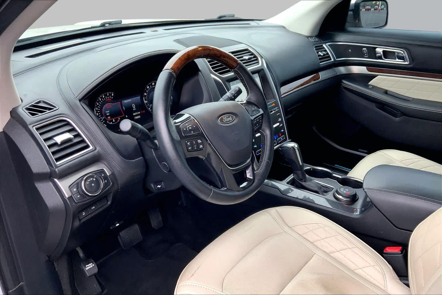 Used 2017 Ford Explorer Platinum AWD/4WD image 18