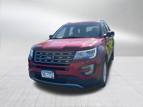 Used 2016 Ford Explorer XLT w/ Equipment Group 202A AWD/4WD image 12