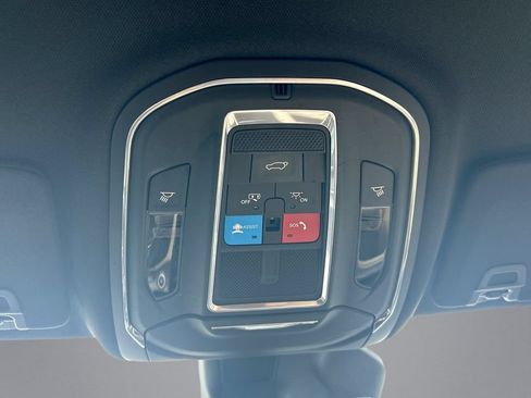 Used 2023 Jeep Grand Cherokee Limited w/ Luxury Tech Group II RWD image 38