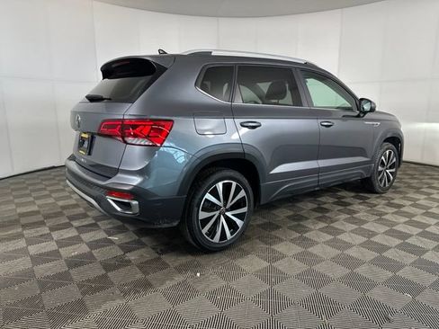 Used 2022 Volkswagen Taos SE image 3