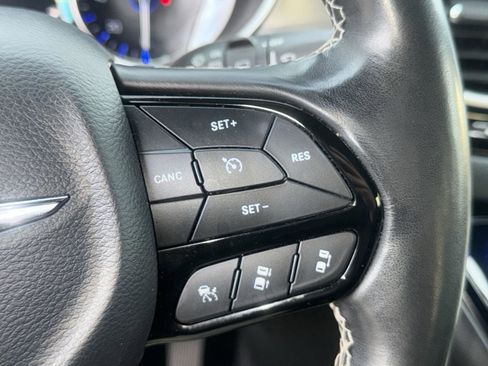 Used 2020 Chrysler Pacifica Touring-L image 22