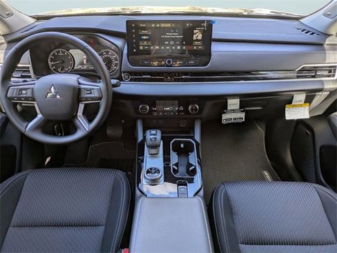 New 2025 Mitsubishi Outlander ES image 15