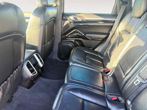 Used 2016 Porsche Cayenne image 13