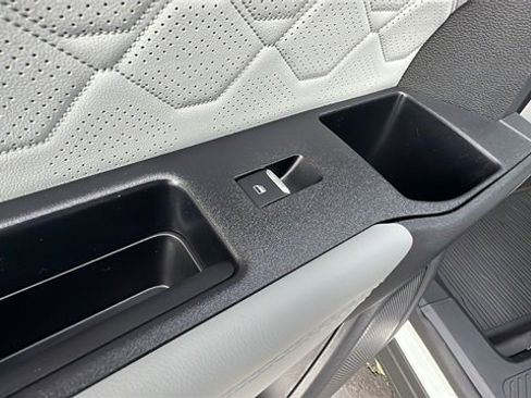 Used 2025 Ford Explorer Platinum w/ Ultimate Package image 15