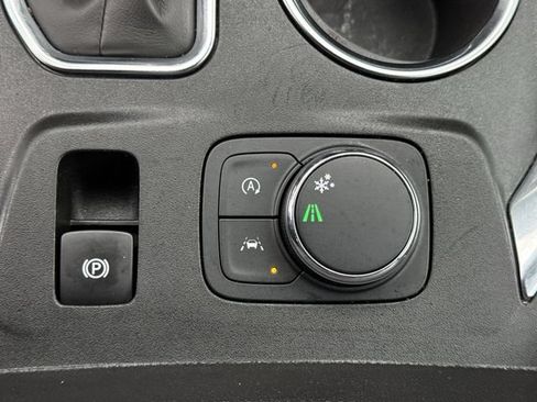 Certified 2023 Chevrolet Traverse LT FWD image 21