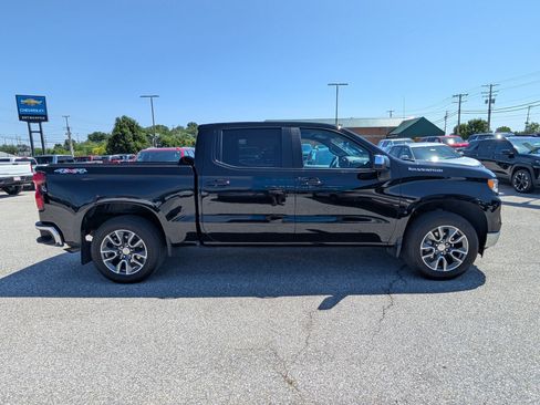 Used 2023 Chevrolet Silverado 1500 LT AWD/4WD image 2