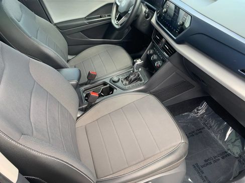 Used 2022 Volkswagen Taos SE w/ Panoramic Sunroof Package FWD image 22