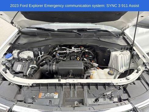 Used 2023 Ford Explorer XLT AWD/4WD image 19