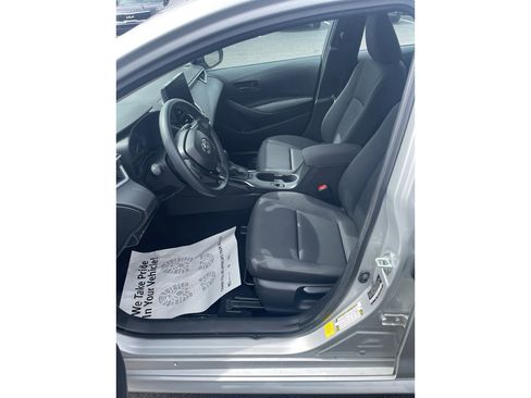 Used 2025 Toyota Corolla LE image 11