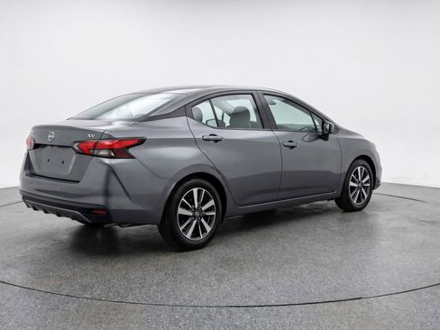 Used 2025 Nissan Versa SV image 9