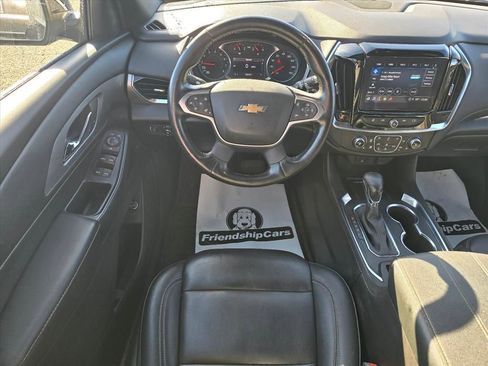 Used 2022 Chevrolet Traverse LT image 3