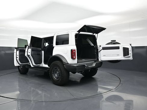Used 2025 Ford Bronco Outer Banks w/ Sasquatch Package AWD/4WD image 32