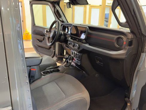 Used 2025 Jeep Wrangler Unlimited Rubicon image 20