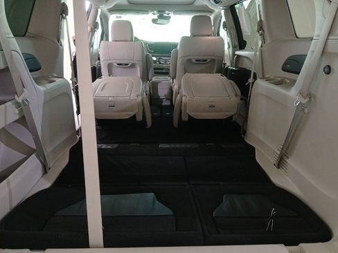 Used 2021 Chrysler Pacifica Touring-L w/ Premium & Safety Sphere Group AWD/4WD image 10