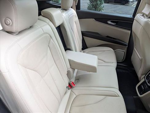 Used 2018 Lincoln MKX Reserve w/ Driver Assistance Package AWD/4WD image 18