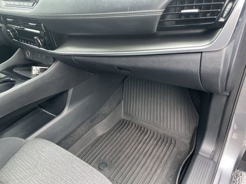 Used 2023 Nissan Rogue SV image 32