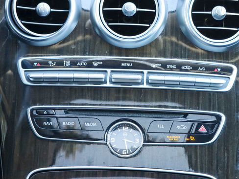 Used 2018 Mercedes-Benz C 300 4MATIC Sedan image 35