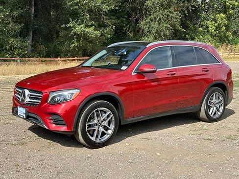 Used 2017 Mercedes-Benz GLC 300 4MATIC image 4