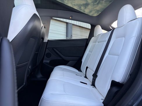 Used 2023 Tesla Model Y Long Range AWD/4WD image 24