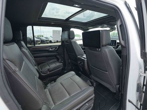 Used 2021 Chevrolet Suburban High Country AWD/4WD image 26