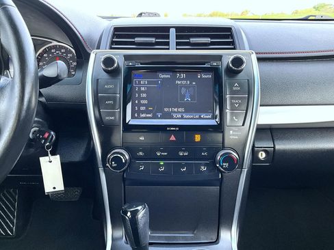 Used 2016 Toyota Camry SE w/ Protection Package (Q2) FWD image 14