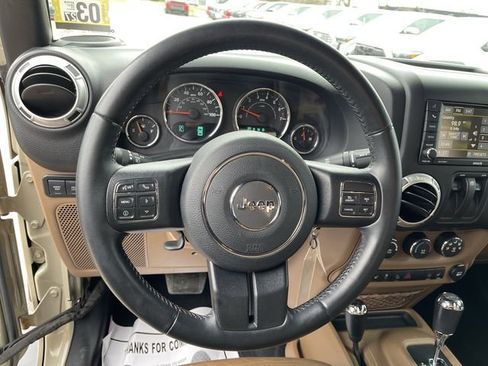 Used 2017 Jeep Wrangler Rubicon w/ Power Convenience Group image 15