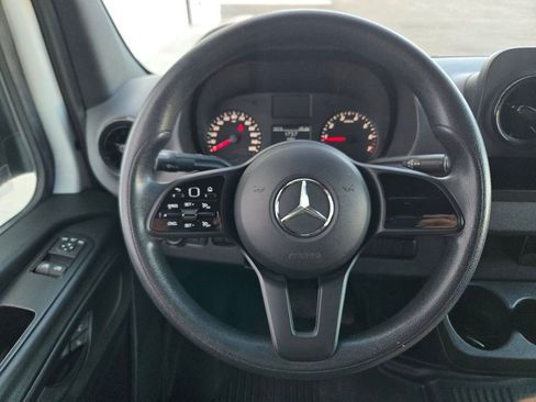 Used 2022 Mercedes-Benz Sprinter 2500 image 29