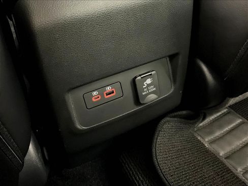 Used 2025 Nissan Frontier SL AWD/4WD image 11