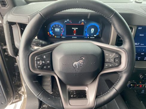 Used 2025 Ford Bronco Outer Banks image 8