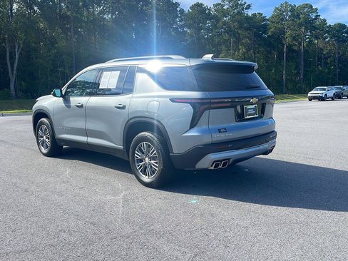 Used 2025 Chevrolet Traverse LT w/ LPO, Floor Liner Package FWD image 5
