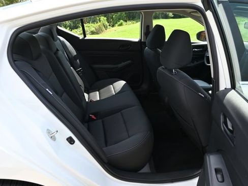 Used 2025 Nissan Altima 2.5 SV FWD image 21