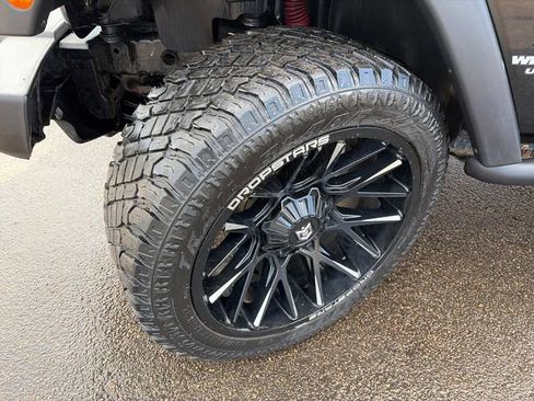 Used 2012 Jeep Wrangler Unlimited Rubicon w/ Connectivity Group image 16