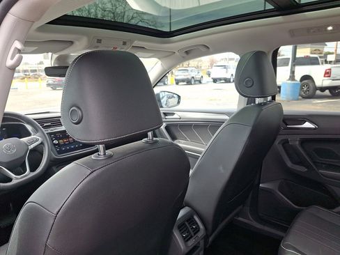 Used 2023 Volkswagen Tiguan SE image 21