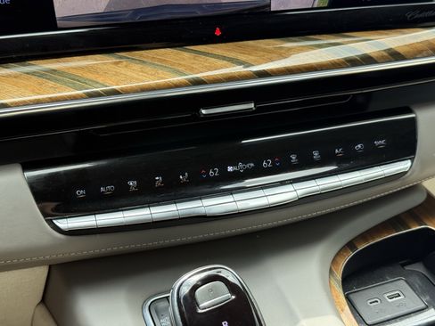 Used 2021 Cadillac Escalade ESV Sport Platinum RWD image 23