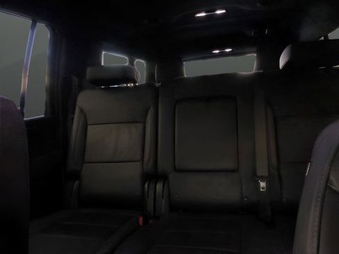 Used 2025 Chevrolet Suburban Z71 AWD/4WD image 28