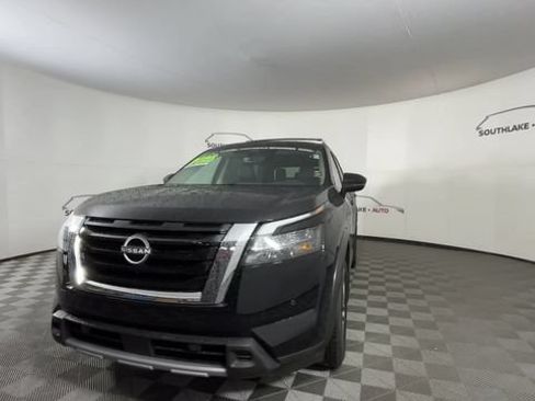 Certified 2025 Nissan Pathfinder SL FWD image 4